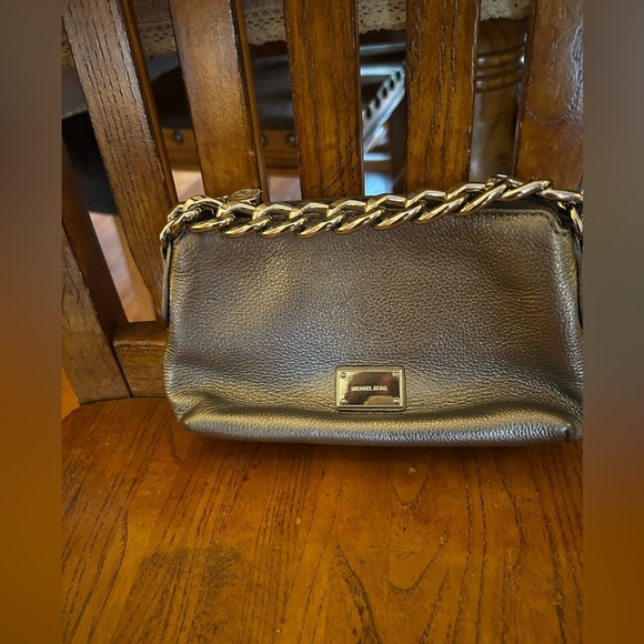 Michael Kors Silver Metallic Chained Wristlet EUC - Picture 1 of 12